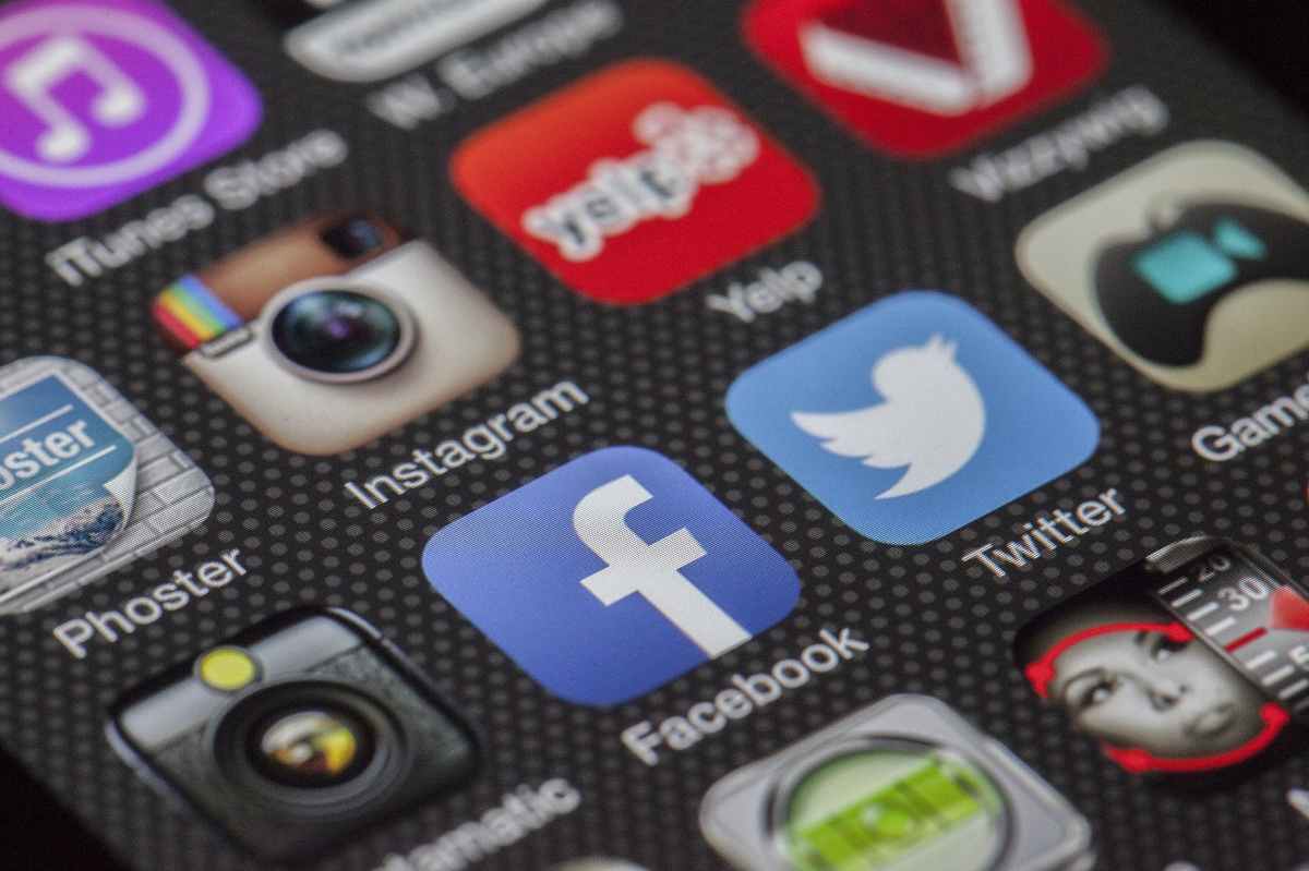 Histoire de la guerre de communication et des réseaux&nbsp;sociaux
